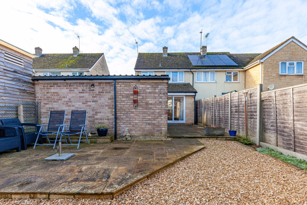 Rear elevation &amp; garaging