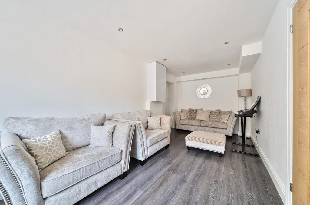 1318285-16-685e8c...