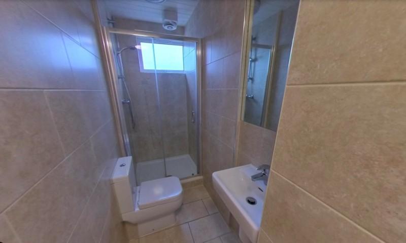 Shower Room with WC