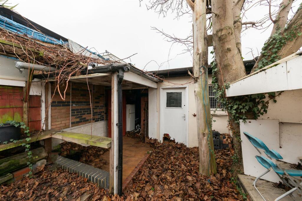 Odessa Road, E7