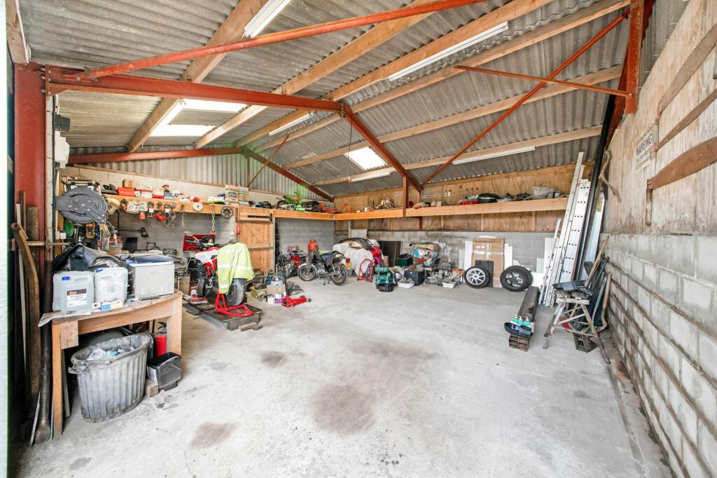 MACHINERY BARN