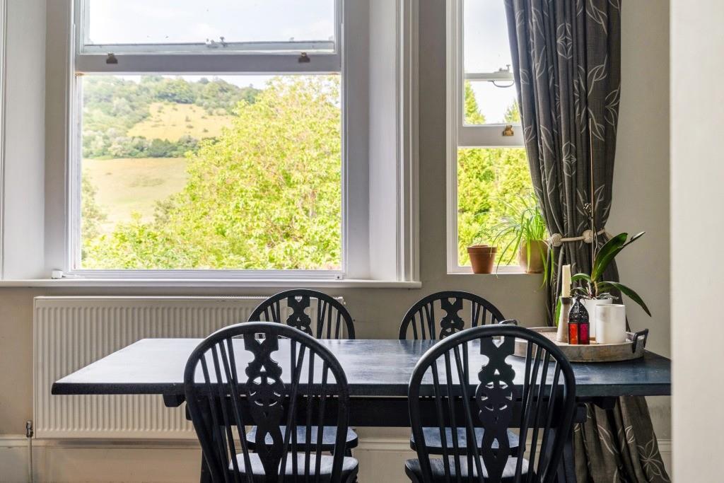 75862_Flat 5, Pixham Firs, Pixham Lane  (18).jpg