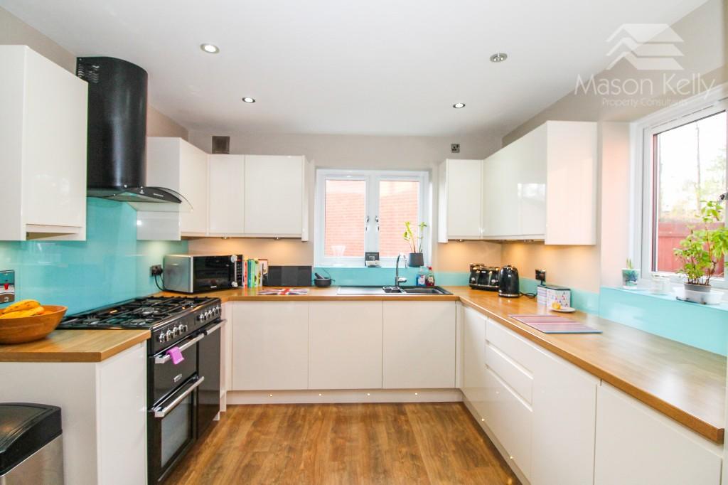 KITCHEN/BREAKFAST RM