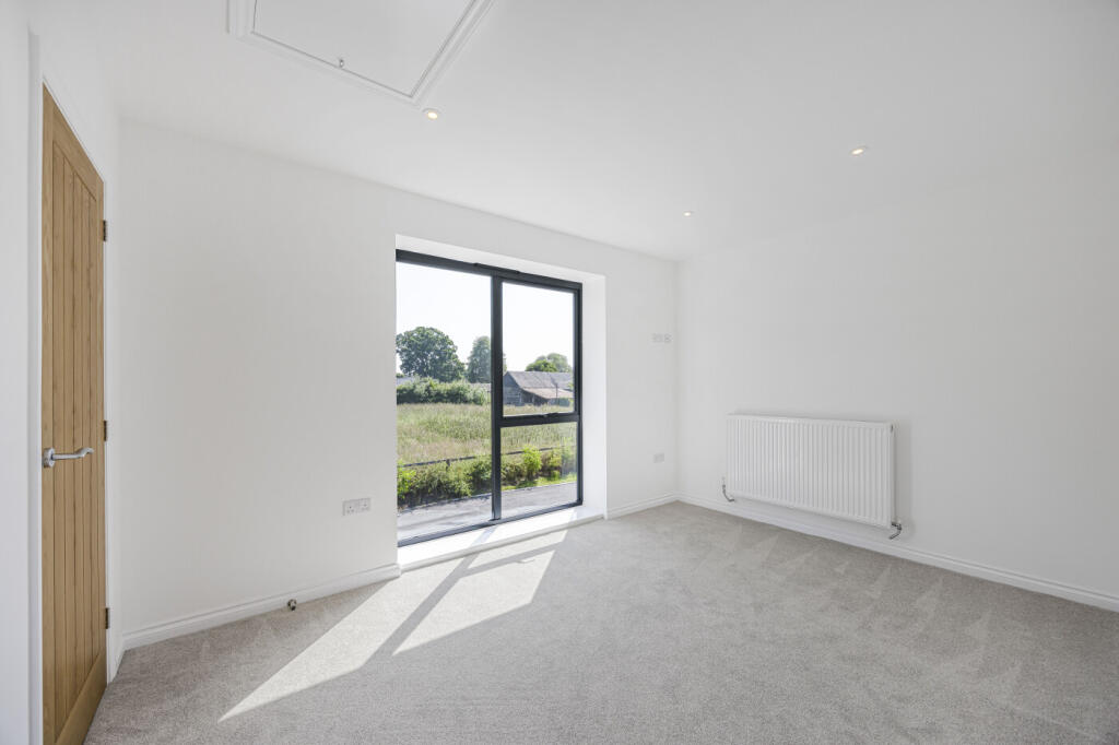 BEDROOM 4