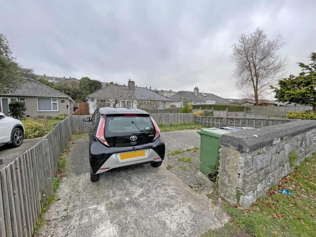 Laira Park Road 31 Parking.jpg