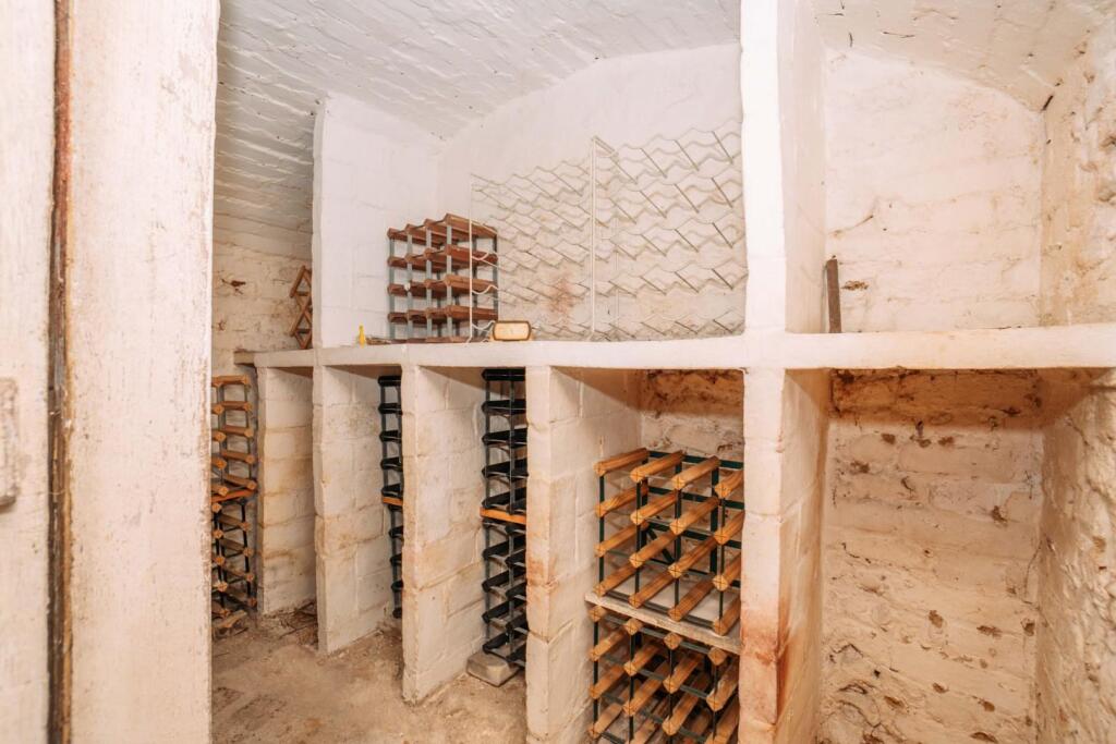 St. Nicholas, Bury St. Edmunds [Wine Cellar] LOW R