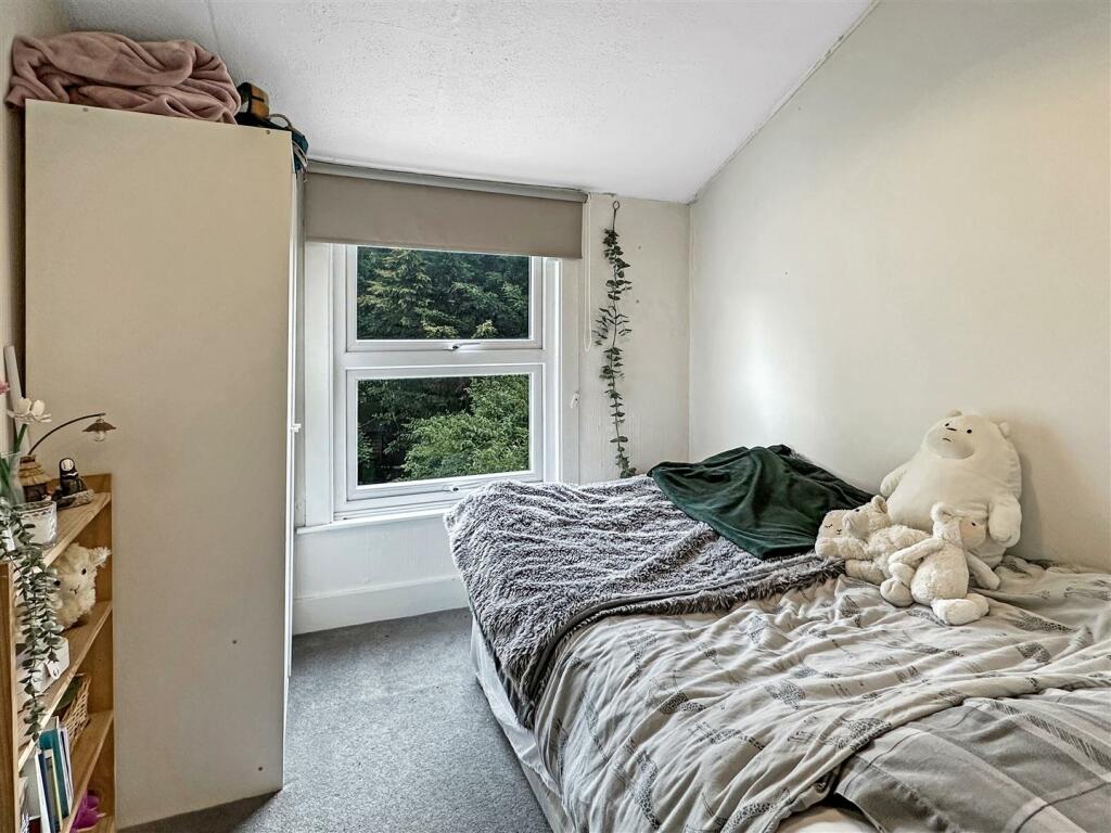 rear bedroom.jpg