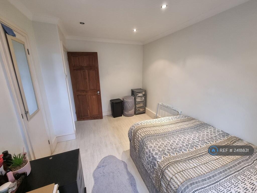Secondary Bedroom - Unfurnished