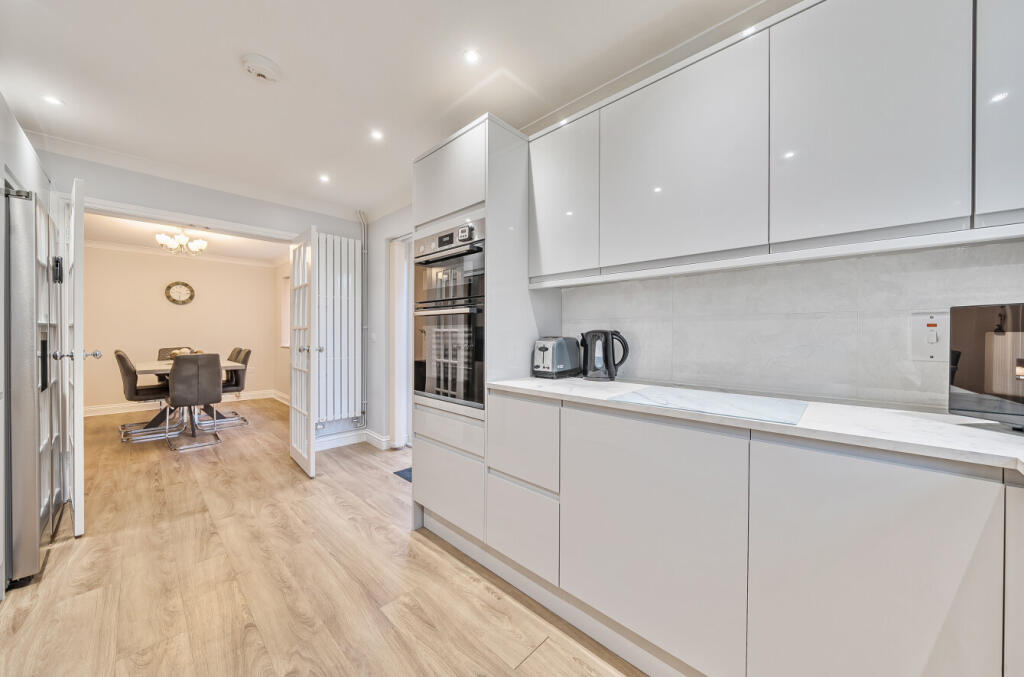 1392923-10-6942cd...