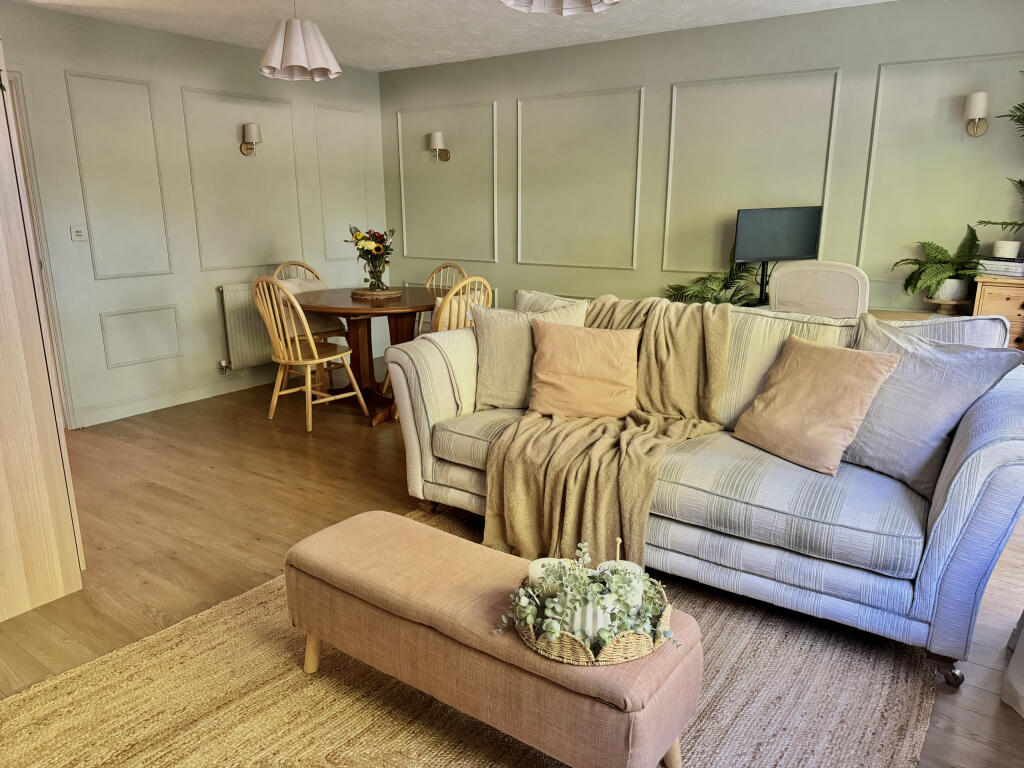 Lounge/Dining Room