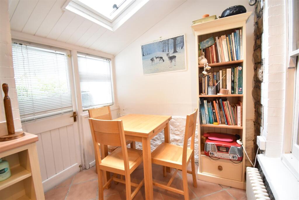 Breakfast area.JPG