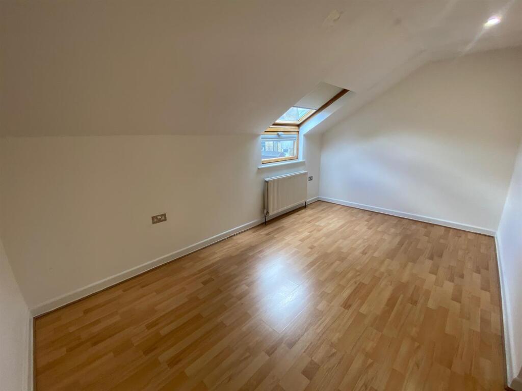 BEDROOM.jpg