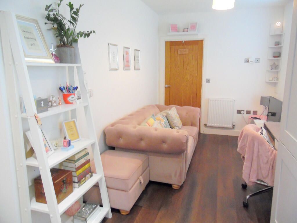 LOUNGE AREA