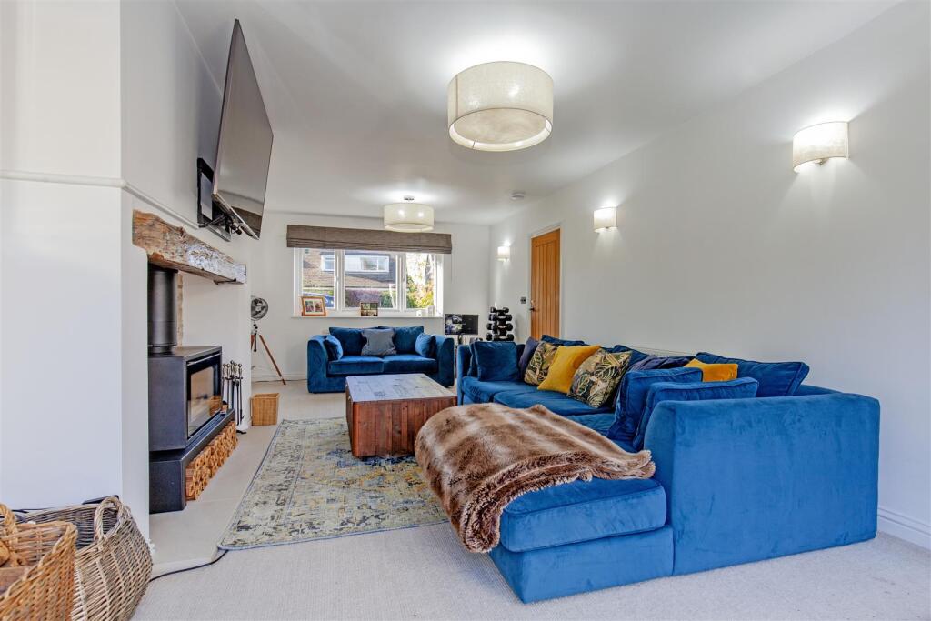 Reception Room-1.jpg