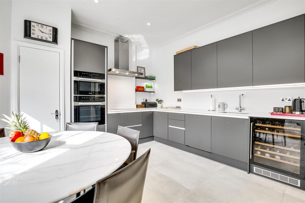 Prebend Mansions, W4 - TO LET