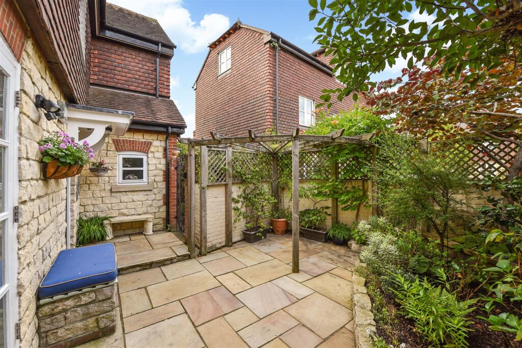 Courtyard garden