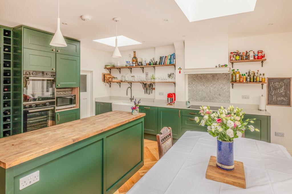 Kitchen &amp; Dining