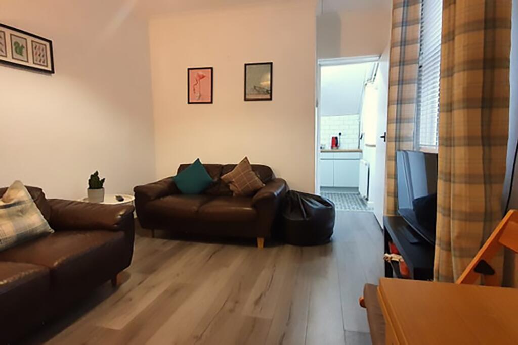 Call 02920 454555 to secure your viewing_5