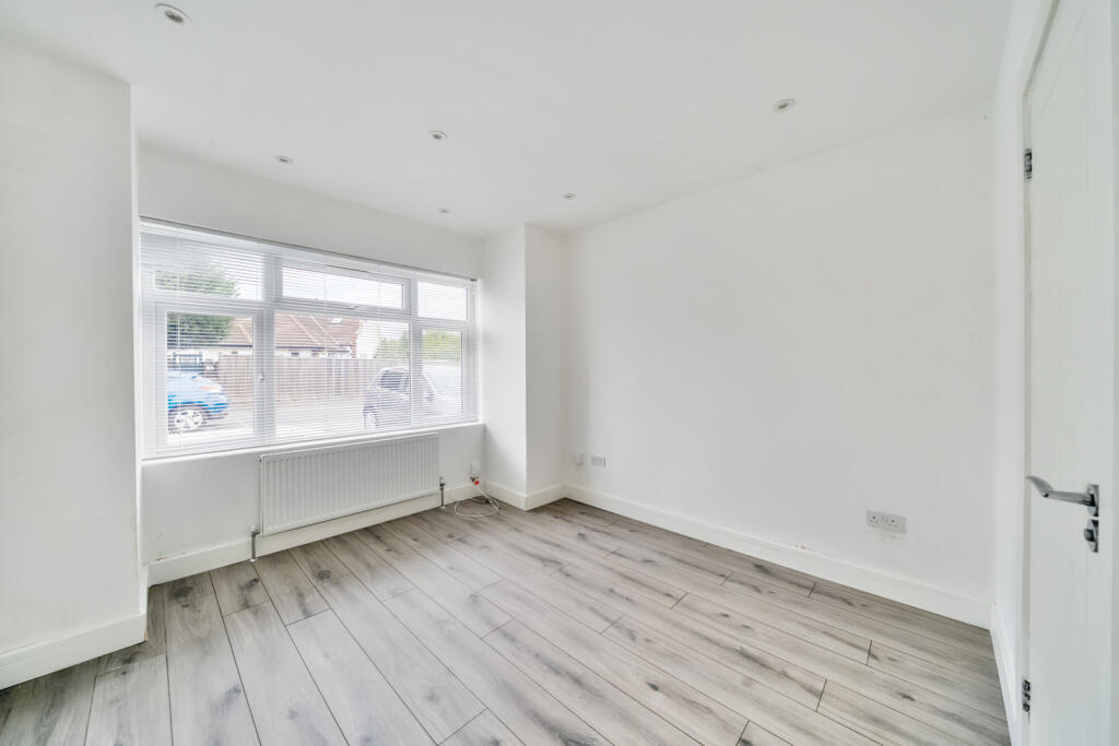 1320647-8-687f5ae...