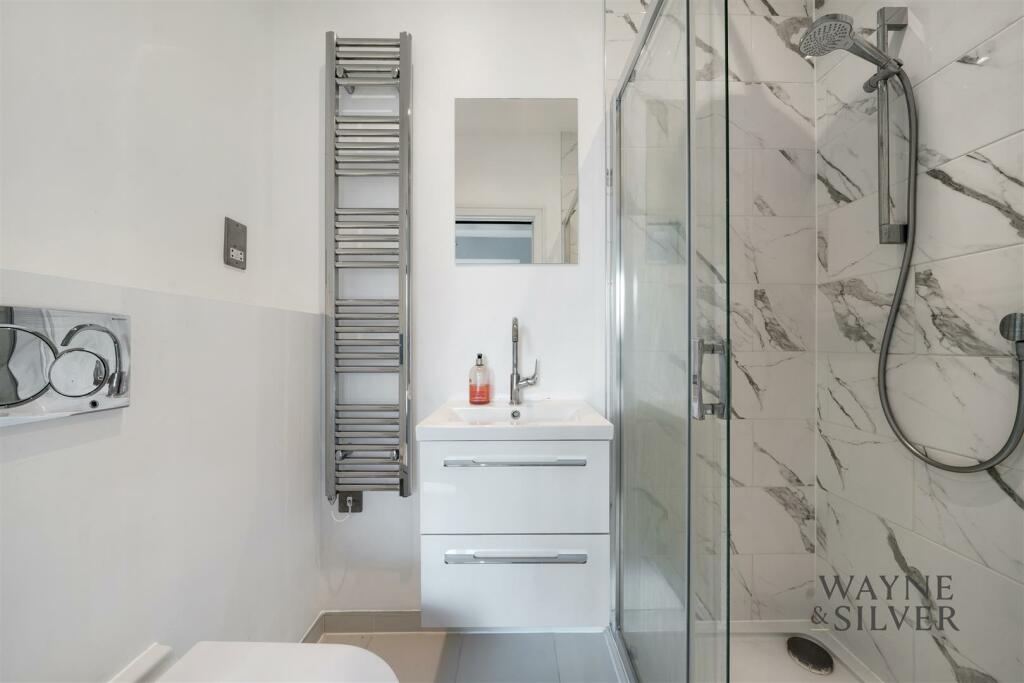 Flat 7, Frognal Court NW3 5HG-10.jpg