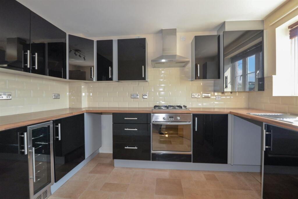 Kitchen 1.jpg