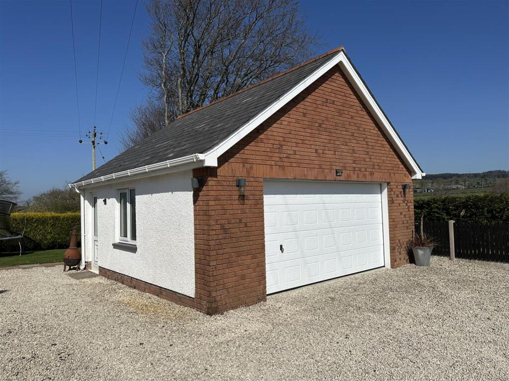 Detached Garage / Workshop