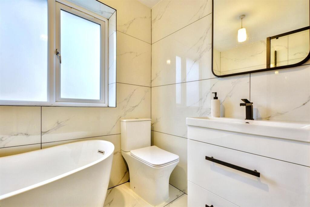 Bathroom_2.jpeg