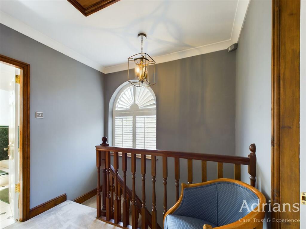 FIRST FLOOR LANDING