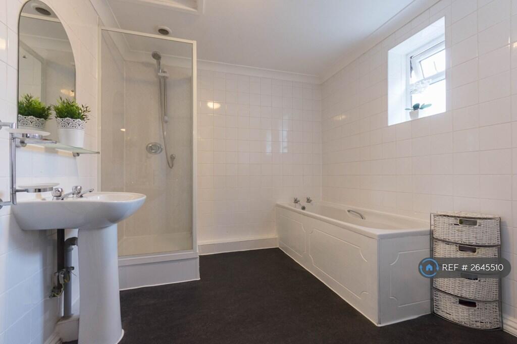 Luxury Bathroom With Bath