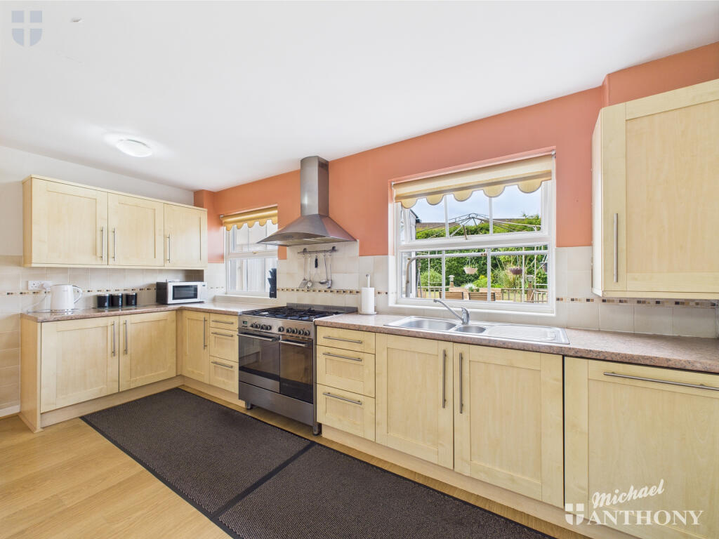 CAM03218G0-PR0656-STILL020