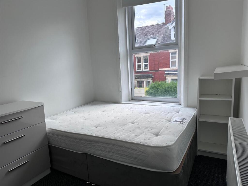 Bed 3.jpg