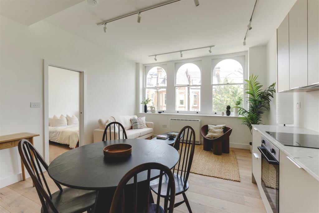Clissold Crescent-14.jpg