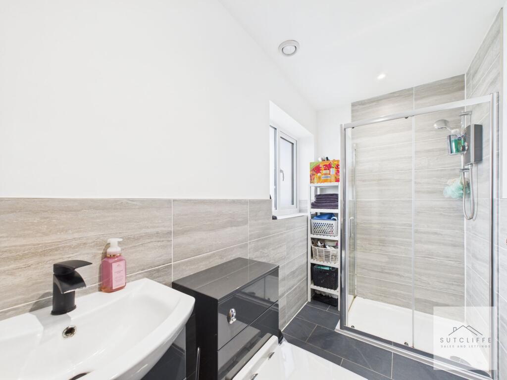 Bedroom 2 En-suite
