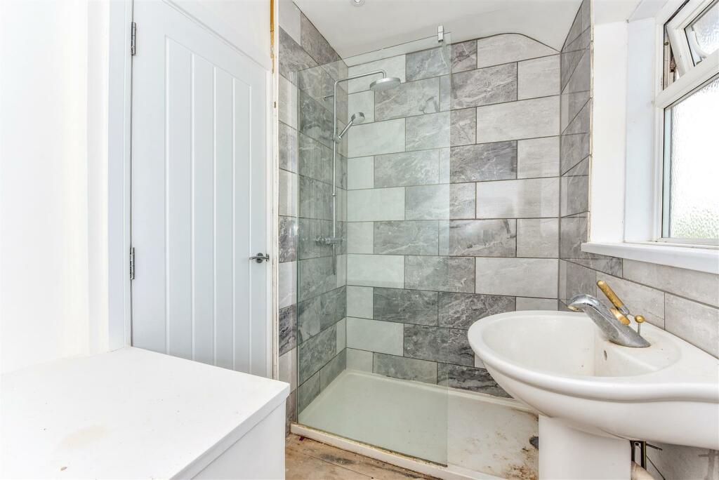 Shower Room.jpg