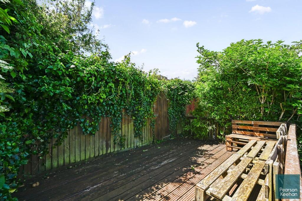 24 Dean Close, BN41 (18).jpg