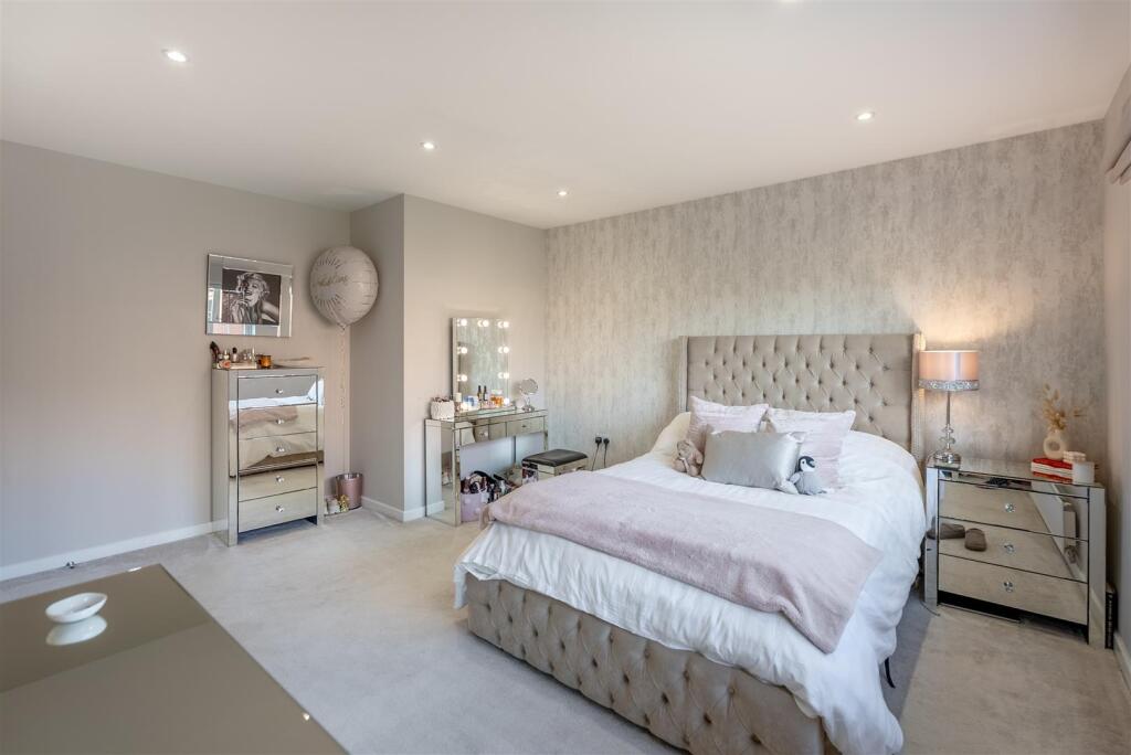 Brook Farm Close-12.jpg