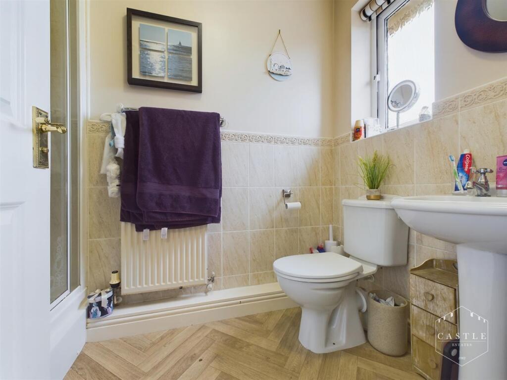 ENSUITE SHOWER ROOM