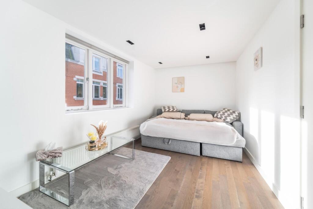 bedroom (5).jpg