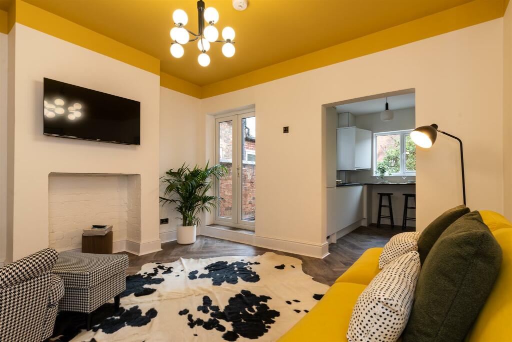 39 wolfa stLounge1.jpg