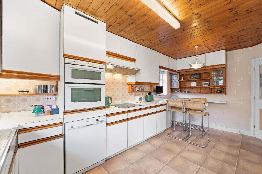 KITCHEN 03.jpg