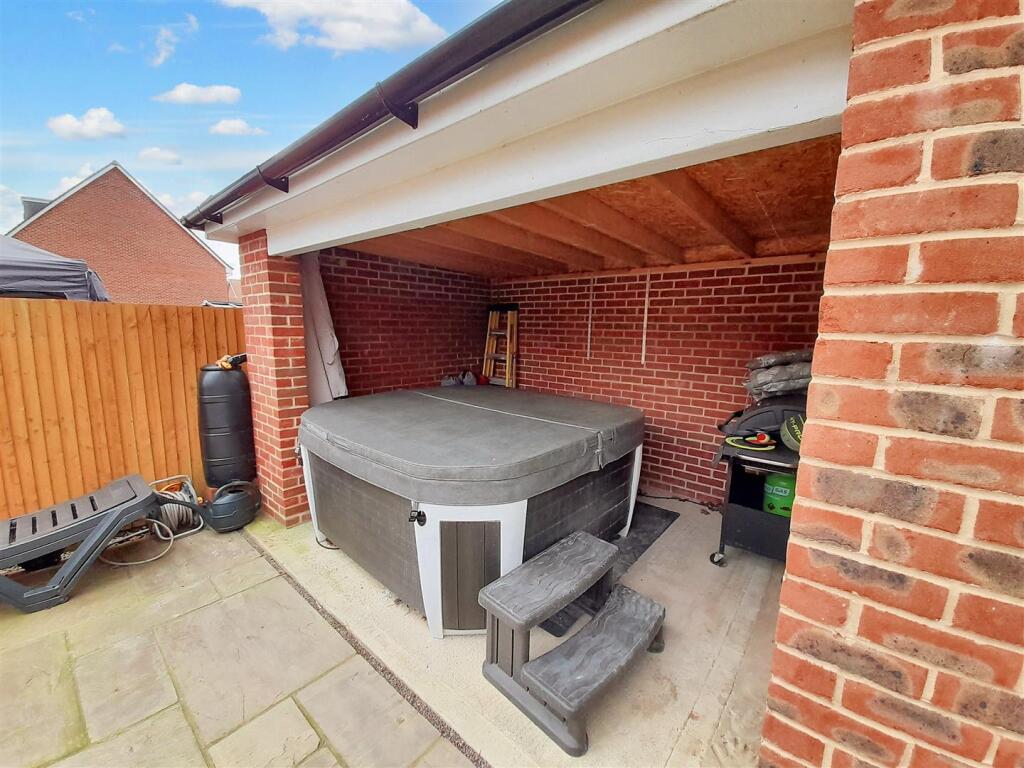Hot tub area new.jpg