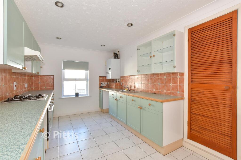 Kitchen/ Dining Room
