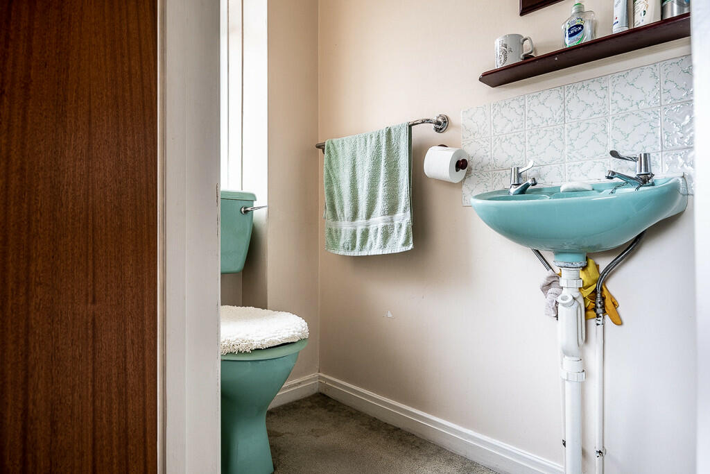 32 Underhill Cres...