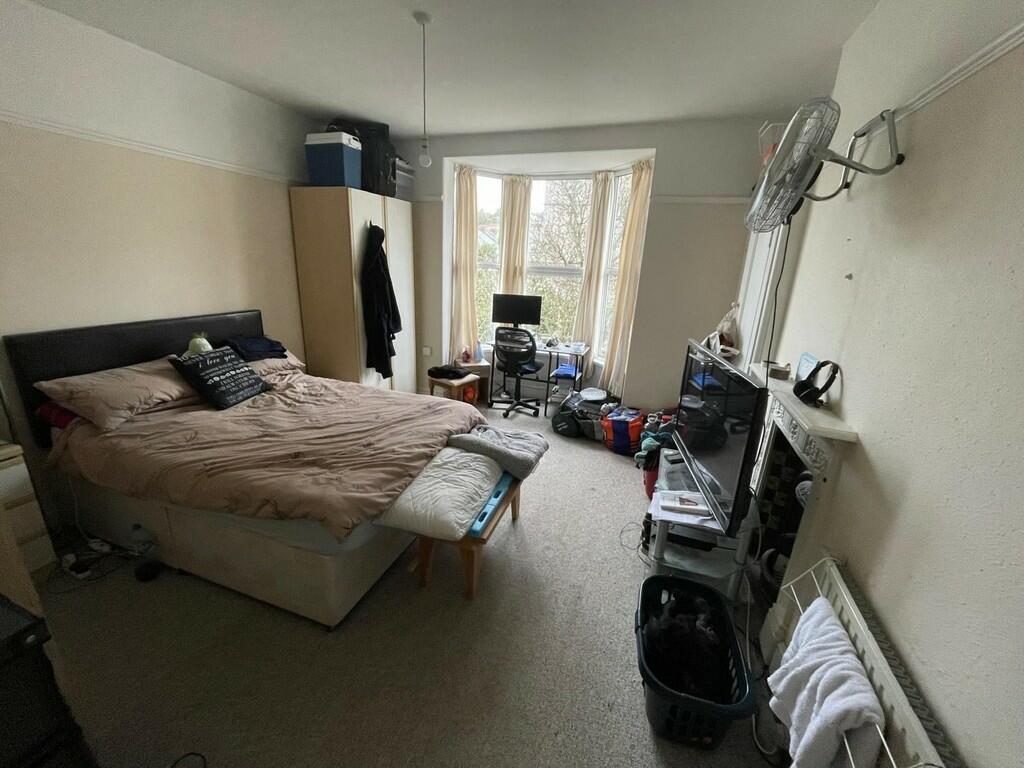 letting room thre...