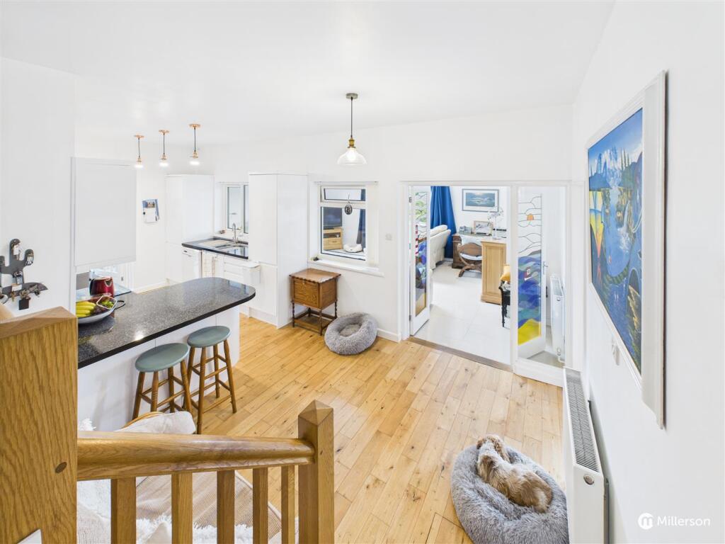 KITCHEN / BREAKFAST ROOM