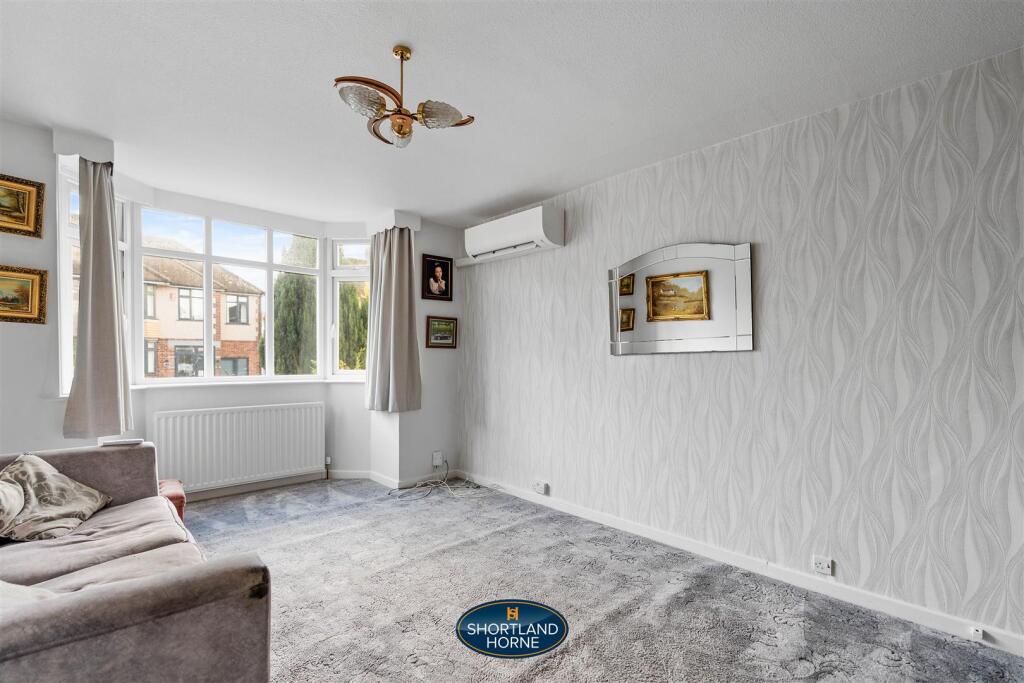 98 Arnold Avenue (17 of 21).jpg