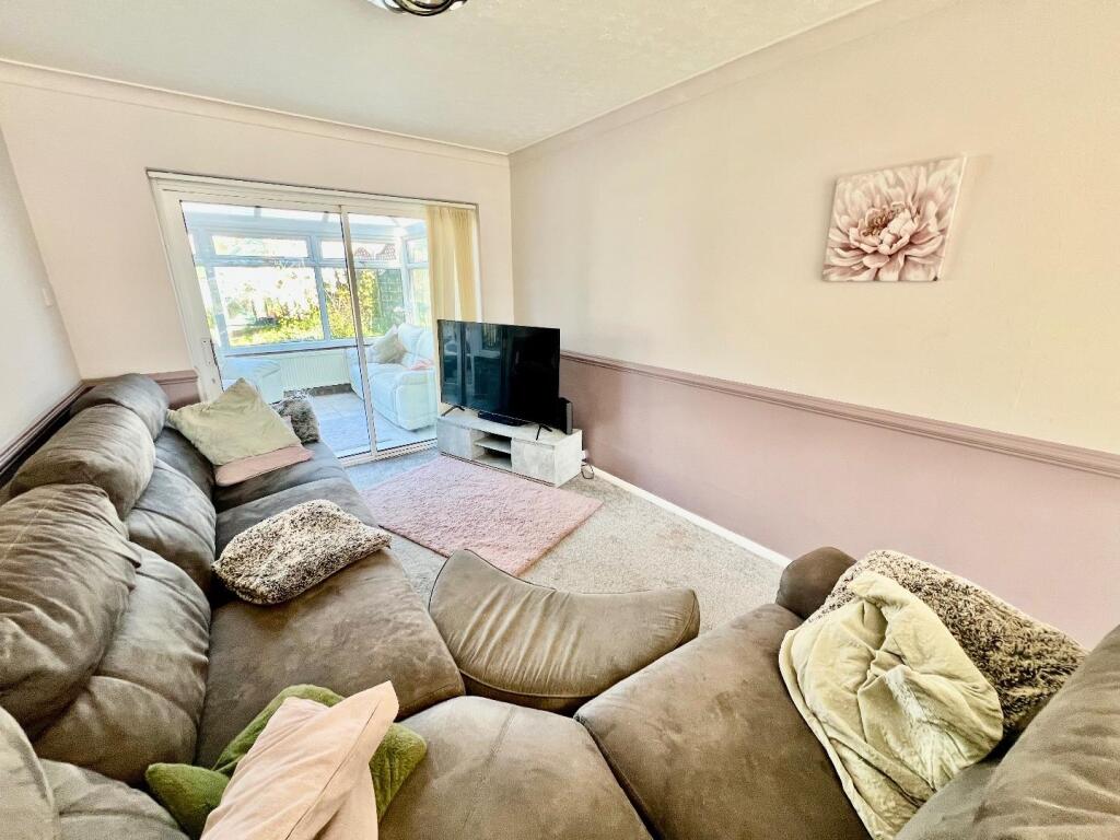 Lounge/Dining Room