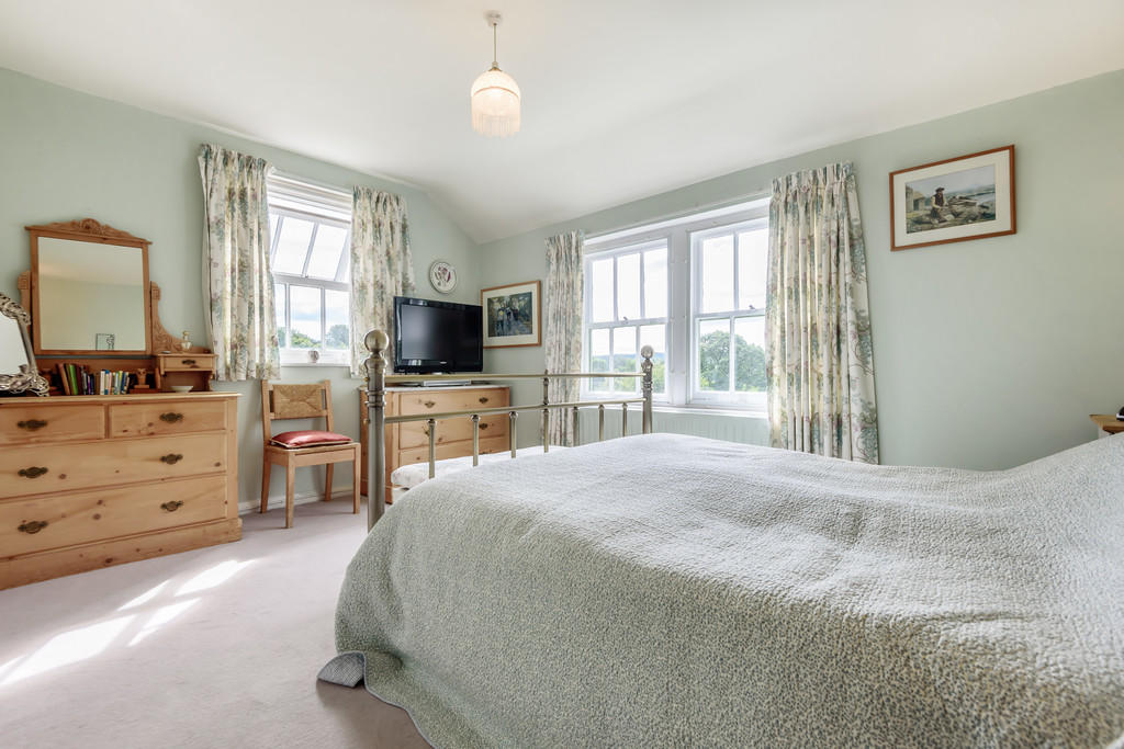 Bedroom 2 with En...