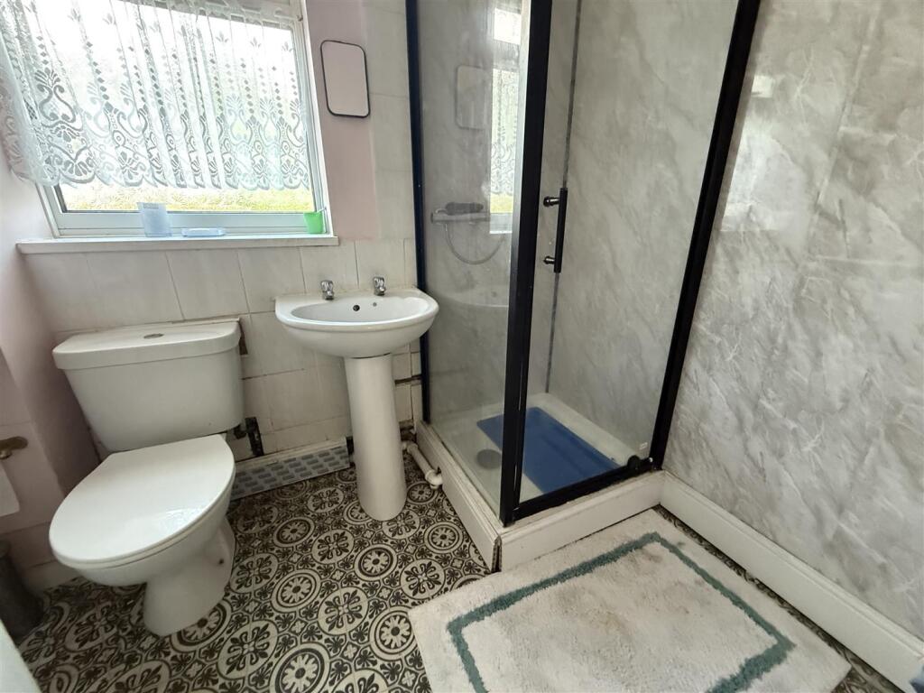 SHOWER ROOM/WC