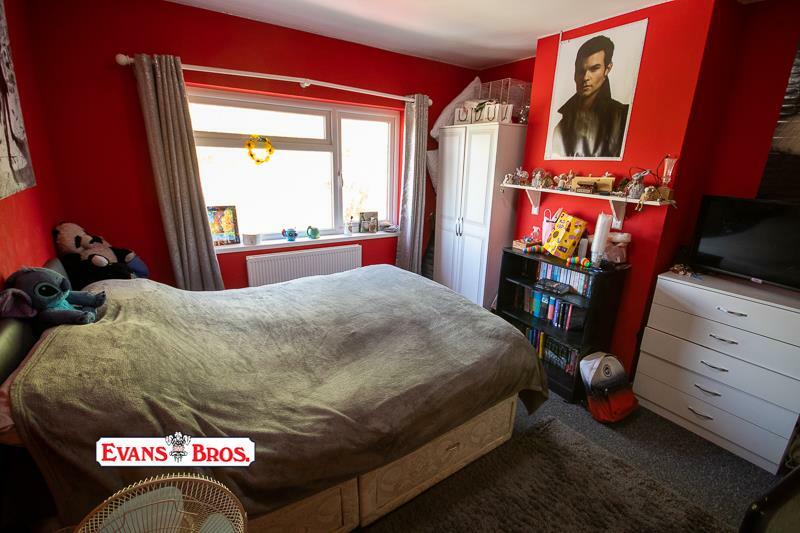 FRONT DOUBLE BEDROOM 1
